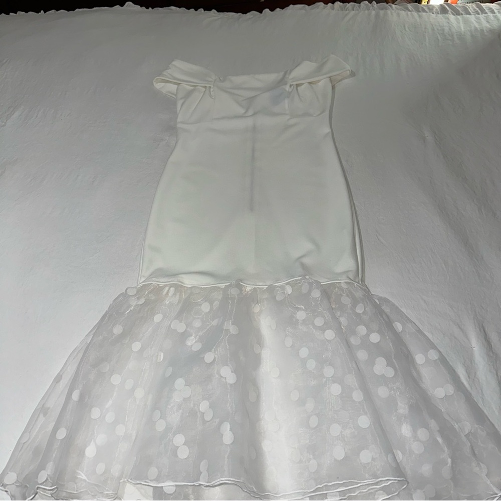 Elegant CQ White Off-Shoulder Dress - Picture 2 of 5
